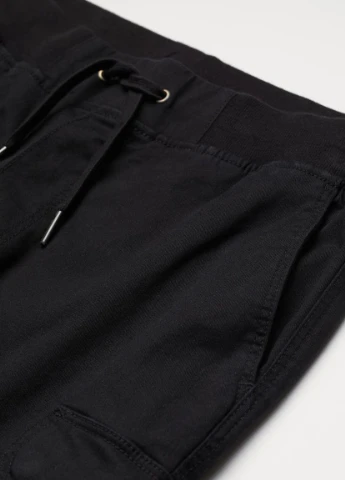 Черные демисезонные брюки H&M