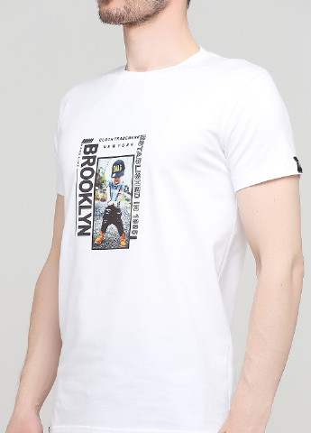 Біла футболка Only Man