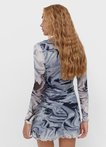 Серое кэжуал платье Stradivarius с абстрактным узором