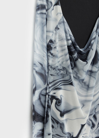 Серое кэжуал платье Stradivarius с абстрактным узором