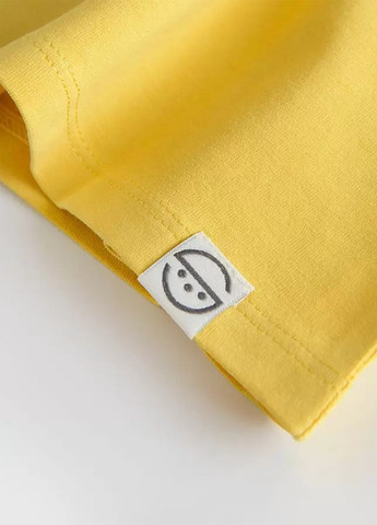 Желтая летняя футболка Cool Club