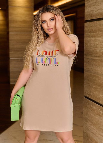 Бежевое кэжуал платье платье-футболка Demma с надписью