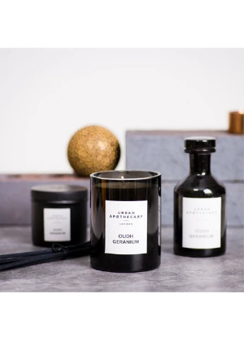 Ароматическая свеча из натурального воска Oudh Geranium 300 г (UALWOGC300) Urban Apothecary (227514012)