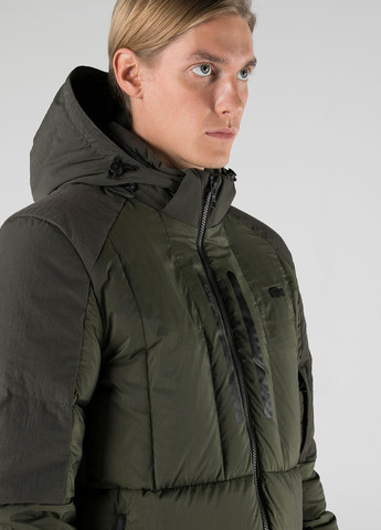 Оливковая (хаки) демисезонная куртка Lacoste