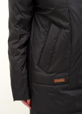 Черная зимняя куртка OMMEITT