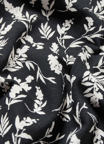 Черное кэжуал платье платье-футболка C&A с цветочным принтом