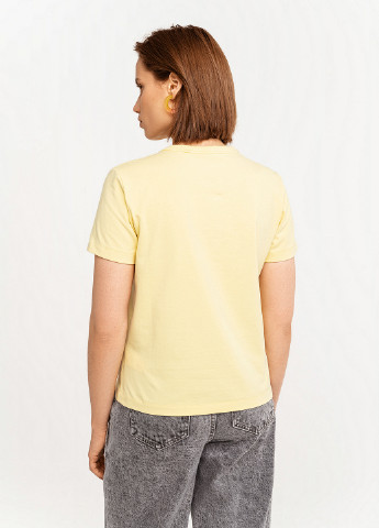 Желтая летняя футболка befree