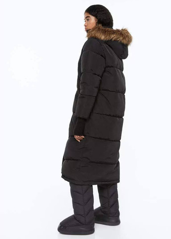 Черная зимняя куртка H&M