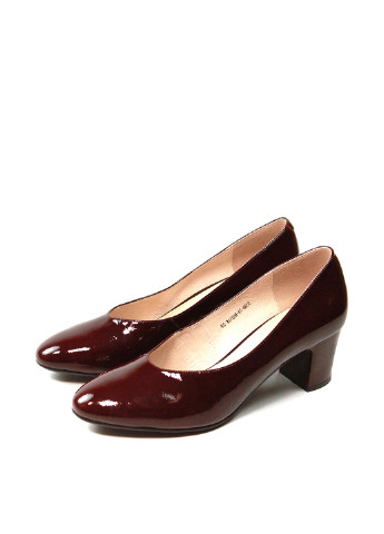Бордовые женские кэжуал туфли лаковые на среднем каблуке - фото