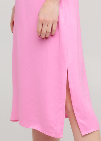 Розовое вечернее платье на одно плечо NA-KD однотонное