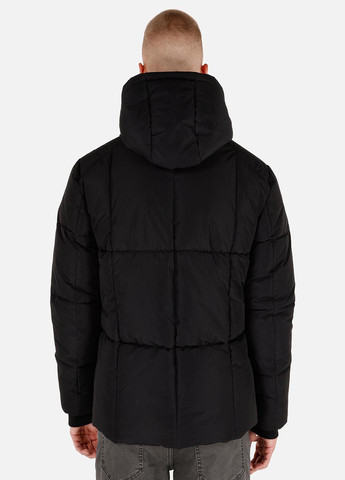 Чорна зимня куртка Colin's