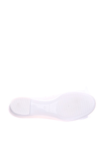 Белые туфли на низком каблуке Blumarine