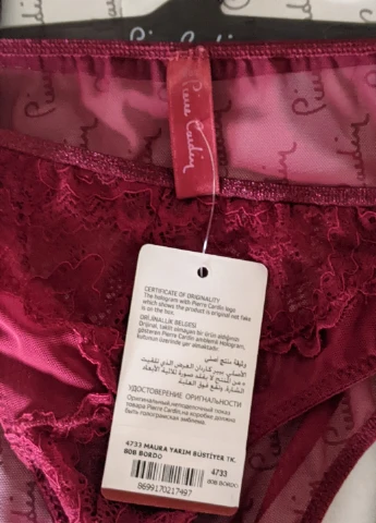 Вишневий демісезонний мереживний комплект білизни Pierre Cardin