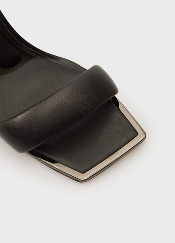 Черные босоножки DKNY без застежки с логотипом