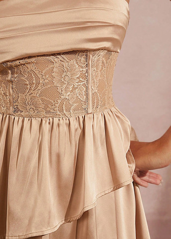 Светло-бежевое праздничный платье с открытыми плечами, клеш SHEIN однотонное