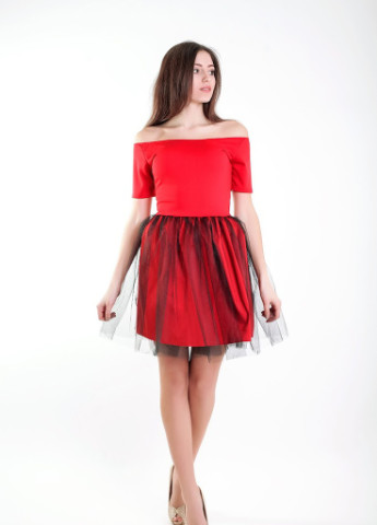 Красное кэжуал очаровательное платье со спущенными плечами и фатиновой юбкой felisia красный Podium однотонное