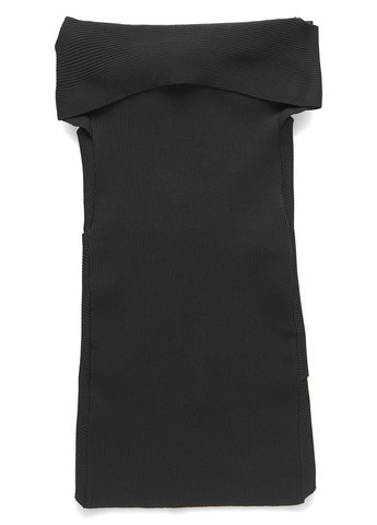 Черное коктейльное, кэжуал платье с открытыми плечами PrettyLittleThing однотонное