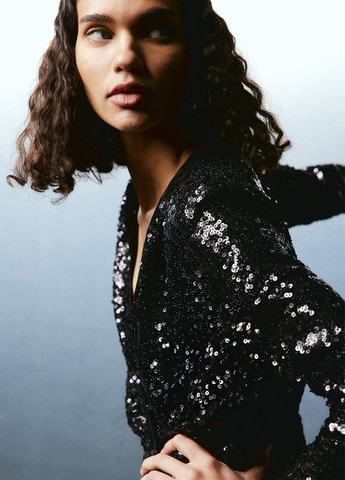 Чорна вечірня сукня на запах H&M однотонна