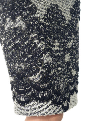 Серое кэжуал платье с длинным рукавом Iren Klairie с рисунком
