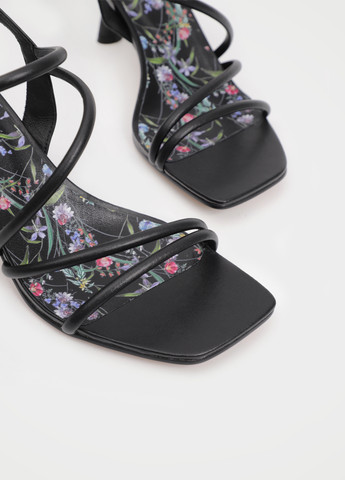 Черные босоножки Respect с ремешком