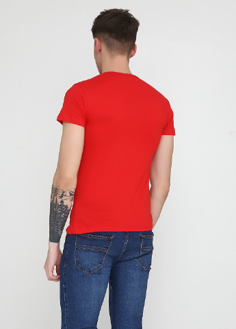 Красная футболка Strongman
