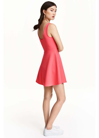 Кислотно-розовое кэжуал платье клеш H&M однотонное