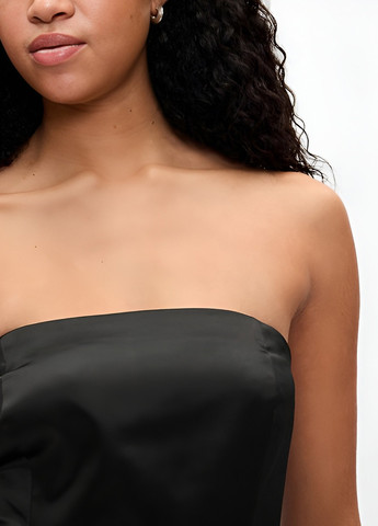 Черное кэжуал платье с открытыми плечами Gap однотонное