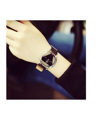 Жіночий наручний годинник трикутні NoName Часи однотонний чорний