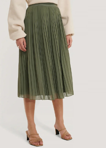 Оливковая (хаки) кэжуал однотонная юбка NA-KD плиссе