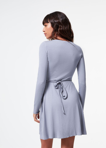 Серое кэжуал платье на запах Jennyfer однотонное