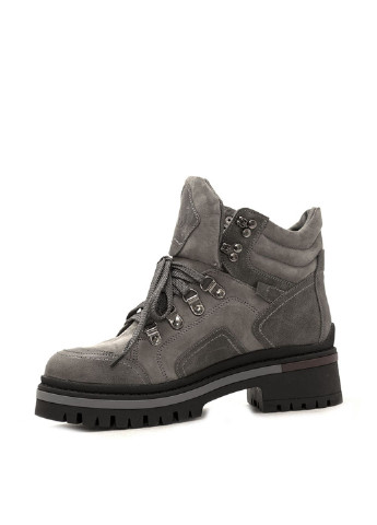 Зимние ботинки Стептер с заклепками из натурального нубука