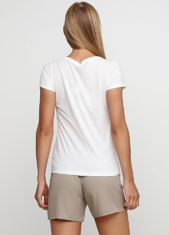 Белая летняя футболка SELA