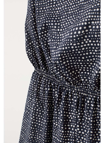 Темно-синее кэжуал платье с открытыми плечами H&M с абстрактным узором