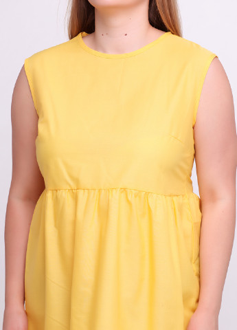 Желтое кэжуал платье клеш PrettyLittleThing однотонное