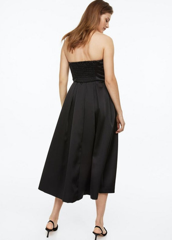 Черное коктейльное платье бандо, клеш H&M однотонное