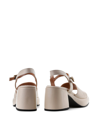 Бежевые босоножки Ilvi с ремешком