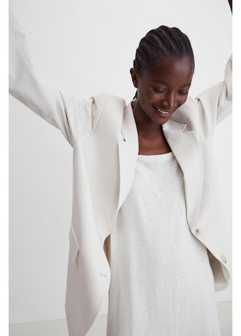 Белое вечернее платье с открытыми плечами H&M однотонное