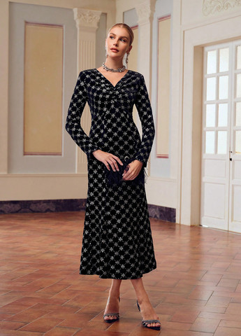 Черное вечернее платье в стиле ампир, годе SHEIN с орнаментом