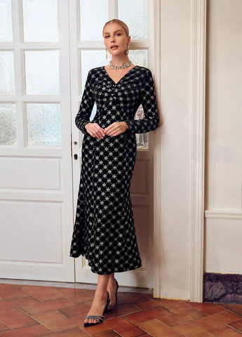 Черное вечернее платье в стиле ампир, годе SHEIN с орнаментом