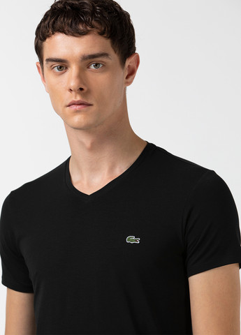 Черная футболка Lacoste