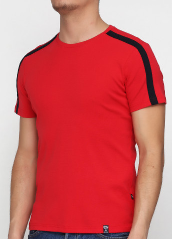 Красная футболка MSY