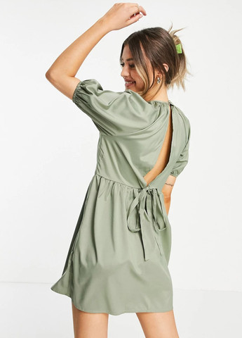 Зеленое кэжуал платье с открытой спиной Urban Bliss однотонное
