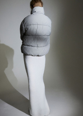 Светло-серая зимняя куртка H&M