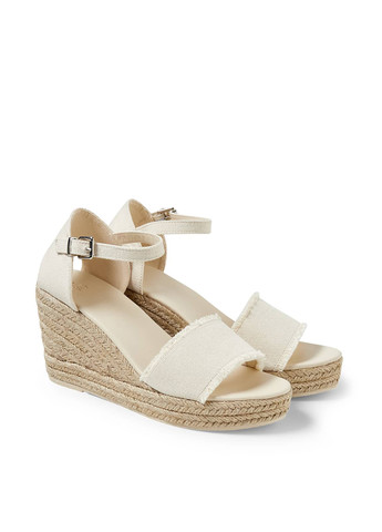 Молочные босоножки C&A с ремешком