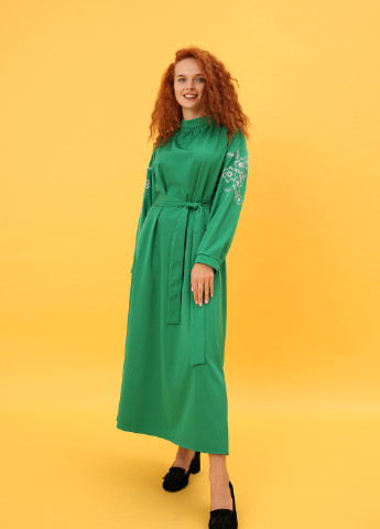 Зелена кежуал довга сукня з вишивкою на рукавах а-силует INNOE однотонна