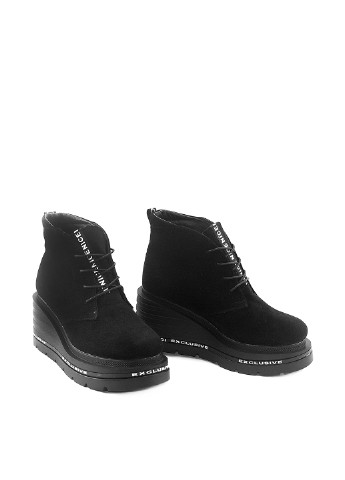 Черные женские ботинки со шнурками