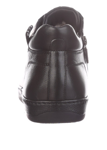 Черные зимние ботинки Cosottinni