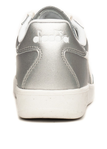 Срібні всесезонні кросівки Diadora