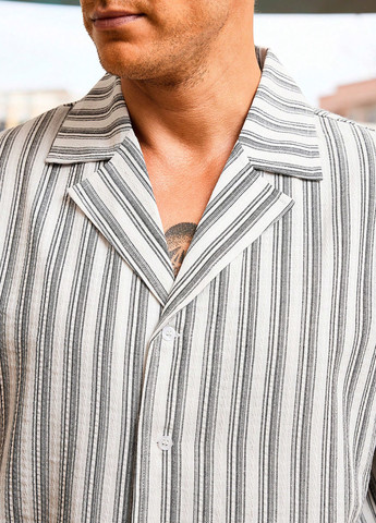 Светло-серый летний костюм (рубашка, шорты) с шортами SHEIN