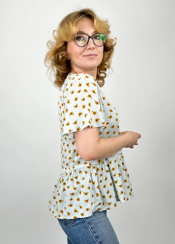 Светло-голубая блуза с баской Monki